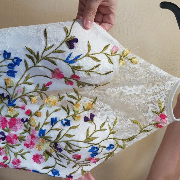 SHERRI HILL WHITE FLORAL LACE PROM DRESS - Picture 5 of 16